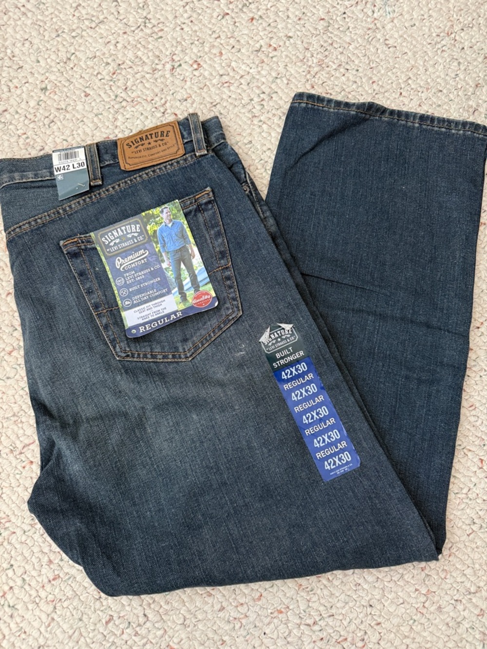 Signature by Levi Strauss Men's Indigo Straight Jeans